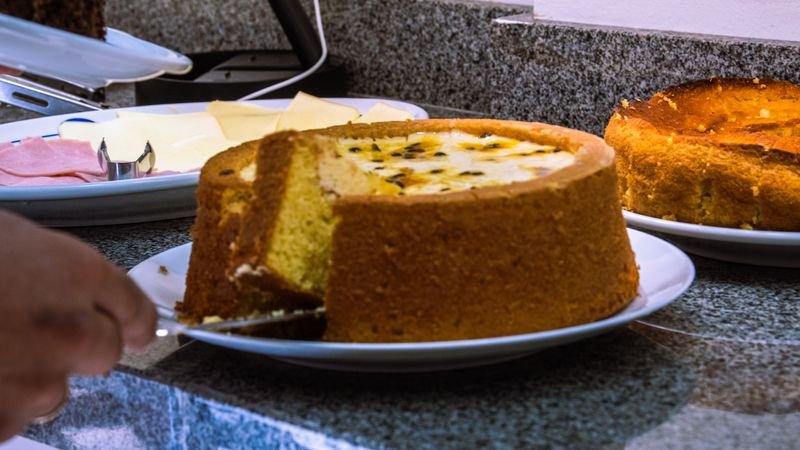 Bolo caseiro servido no café da manhã